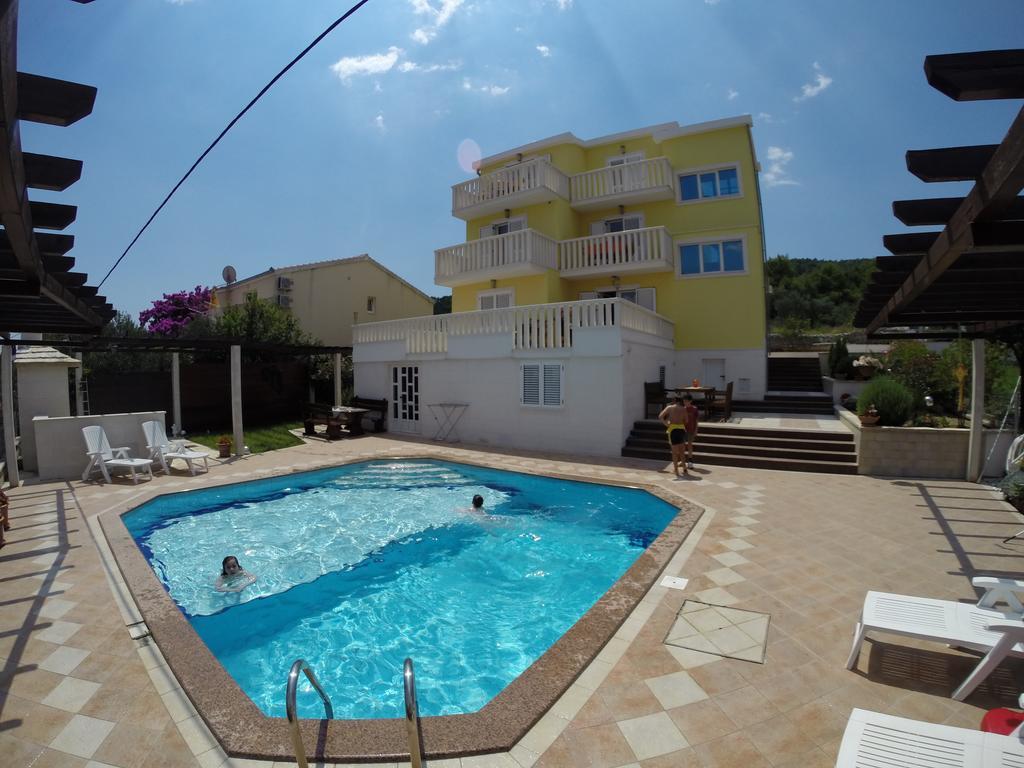Apartments Romana Slatine Esterno foto