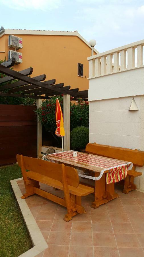 Apartments Romana Slatine Esterno foto